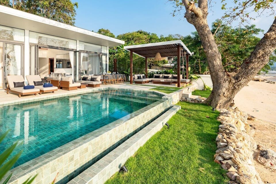 Relaxation redefined – feel the gentle sea breeze as you relax by our infinity pool, offering stunning views and peaceful moments.