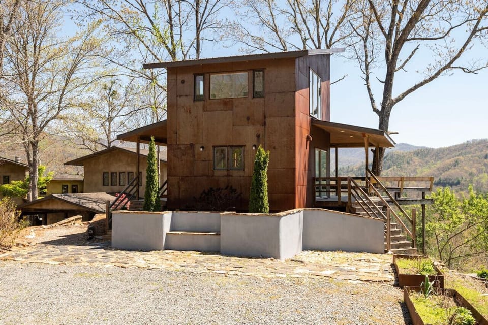 Private cabin situated in a Retreat paradise