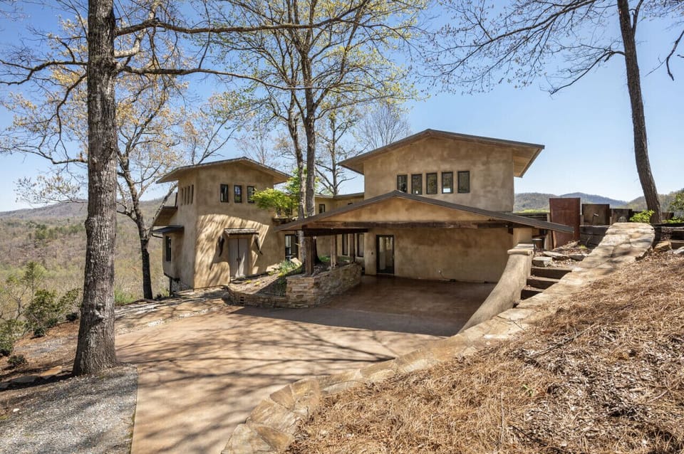 Villa is not part of this listing but is available for rent if desired
