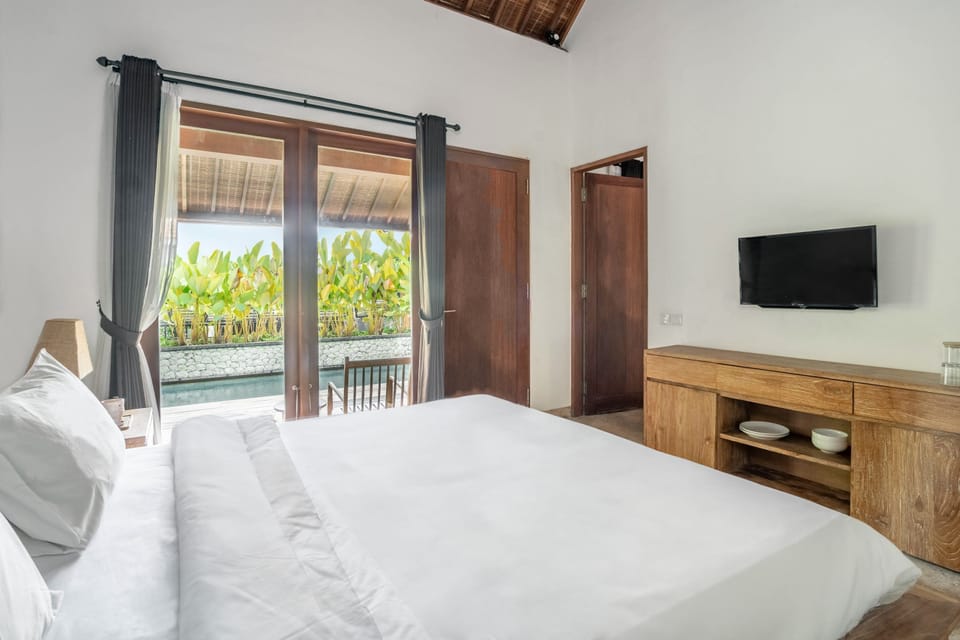 Deluxe Room | Bathroom | Free toiletries, hair dryer, bidet
