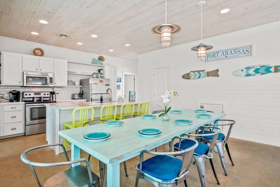 Gather here for seaside meals and family-style fun!