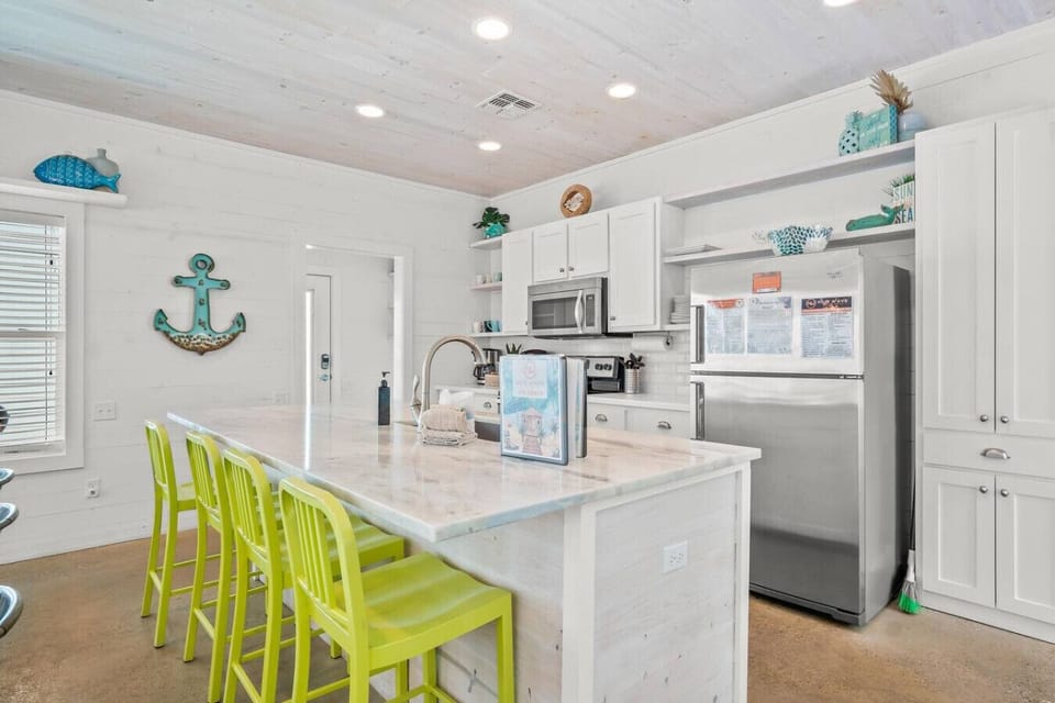 Cook, chat, and sip at this island paradise!