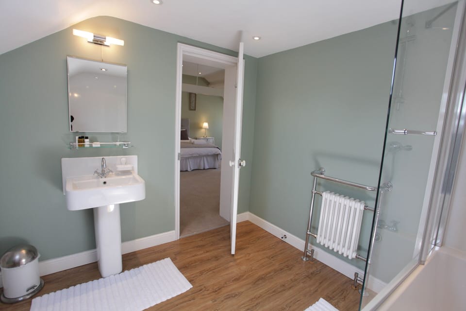Superior Double Room | Bathroom
