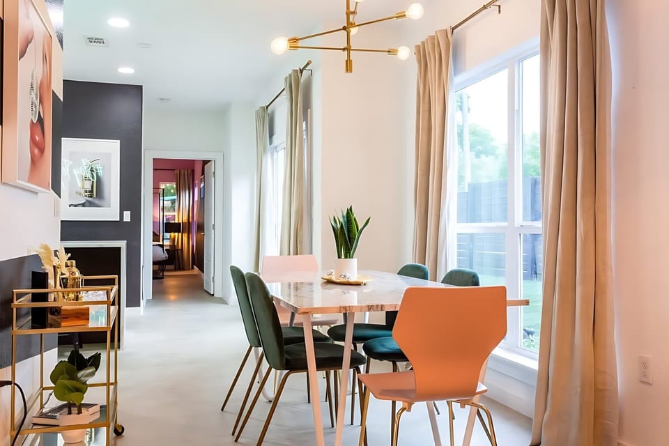 Spacious Dining Area For 6 Guests