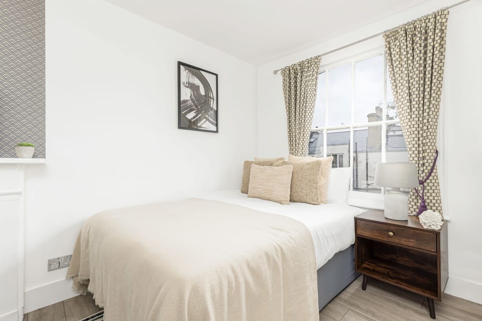 Basic Room | Hypo-allergenic bedding available, iron/ironing board, cribs (surcharge)