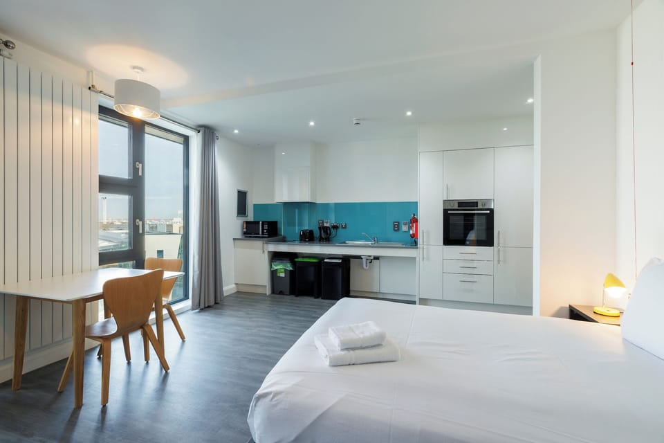 Business Studio | Desk, free WiFi, bed sheets
