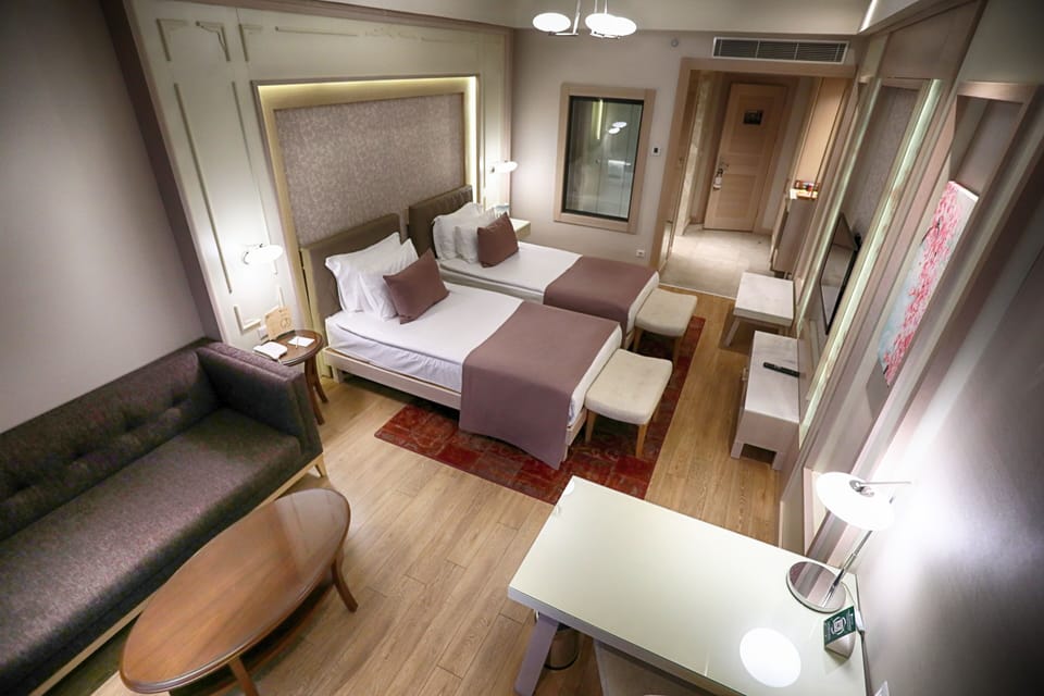Deluxe Twin Room | 1 bedroom, premium bedding, minibar, in-room safe