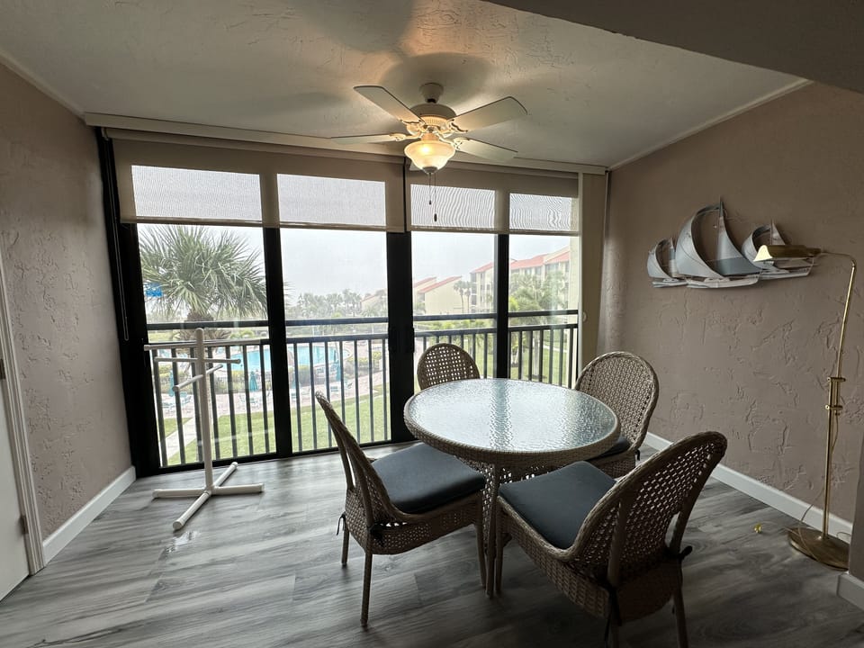 2-305 Lanai