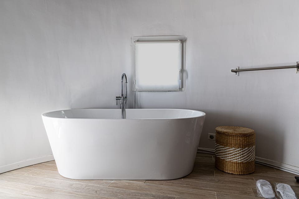 Comfort Suite | Bathroom | Hair dryer, bathrobes, slippers, towels