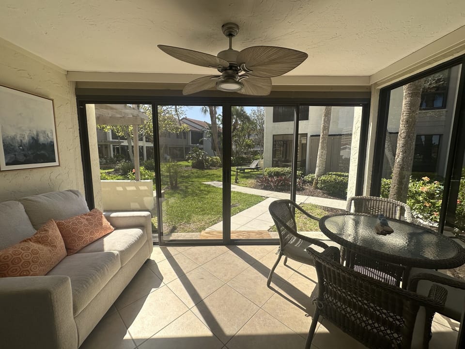 7-103 Enclosed Lanai with Twin Sofa Bed