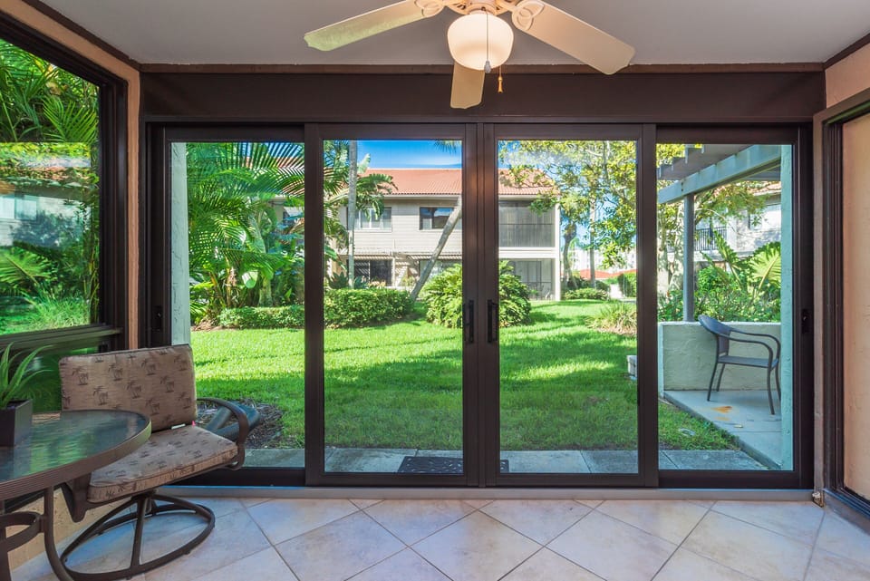 8-104 Lanai