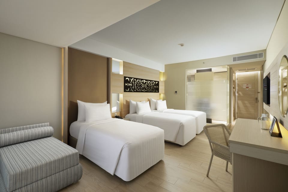 Triple Room with City View | Minibar, in-room safe, desk, laptop workspace
