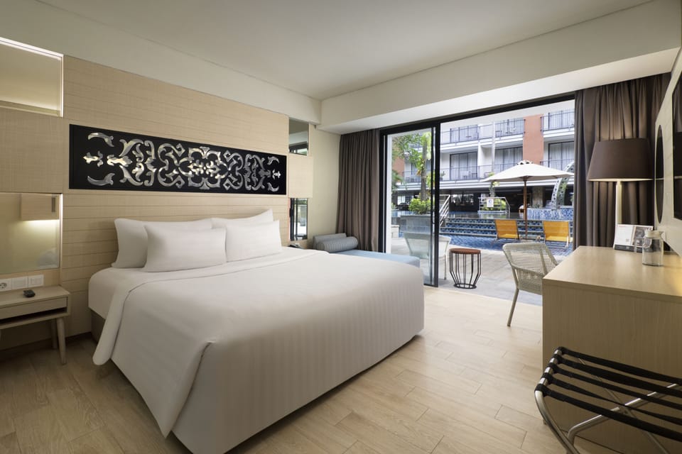 Grand Deluxe Room with Pool View | Minibar, in-room safe, desk, laptop workspace