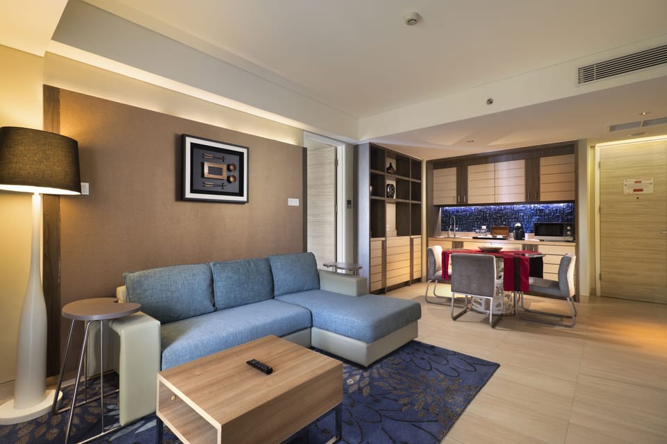 Suite, Pool View | Minibar, in-room safe, desk, laptop workspace