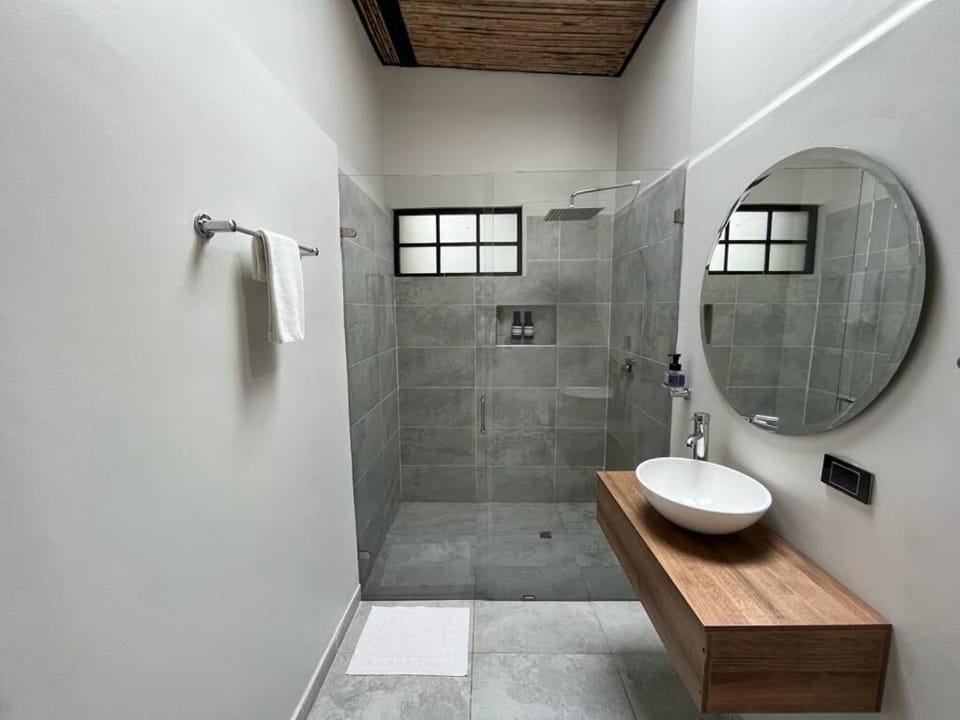 Free toiletries, hair dryer