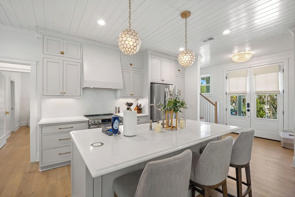Kitchen with Island Seating