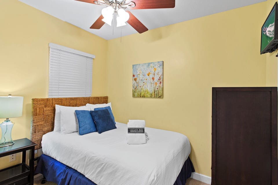 24-Sterling-Shores-810-Guest-Bedroom