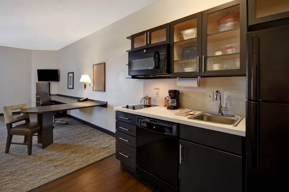 Coffee/tea maker, dining tables