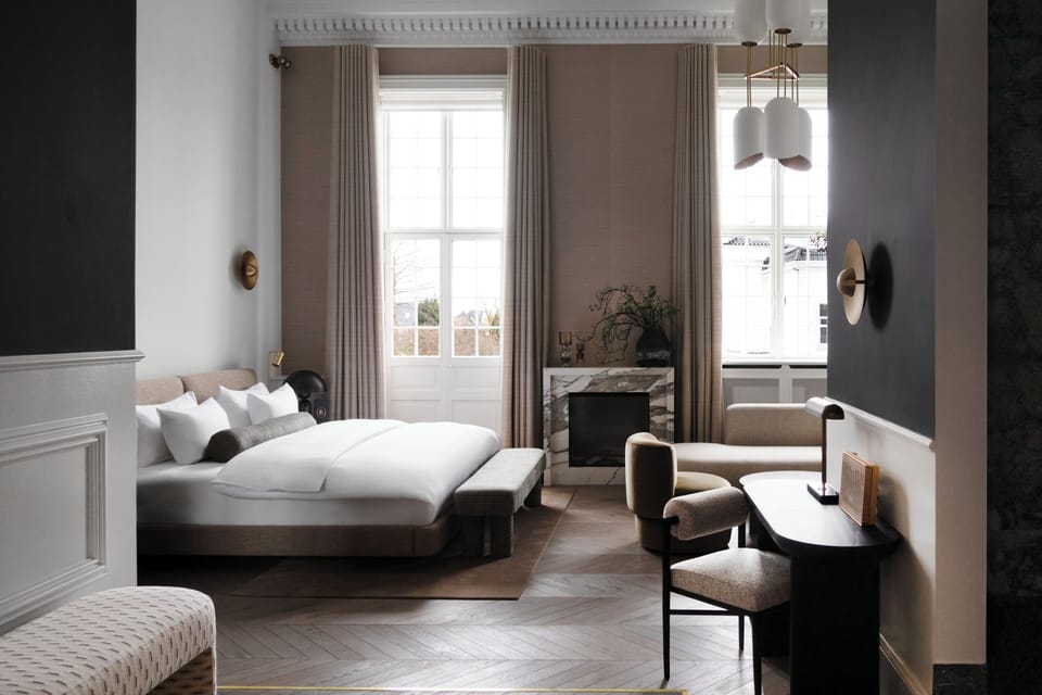 Executive Suite | Egyptian cotton sheets, premium bedding, down comforters, minibar
