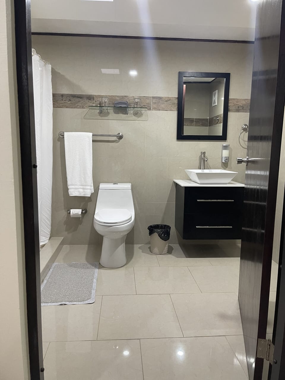 Presidential Suite | Bathroom | Free toiletries, hair dryer