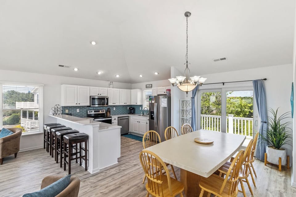 Top Level Dining Area and Kitchen
