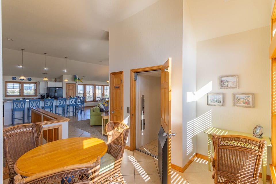 Top Level Alcove and Elevator