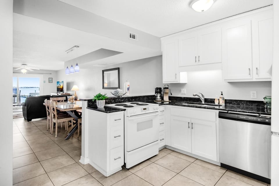 Condo, Multiple Beds (Boardwalk D6) | Private kitchen | Oven, toaster, paper towels