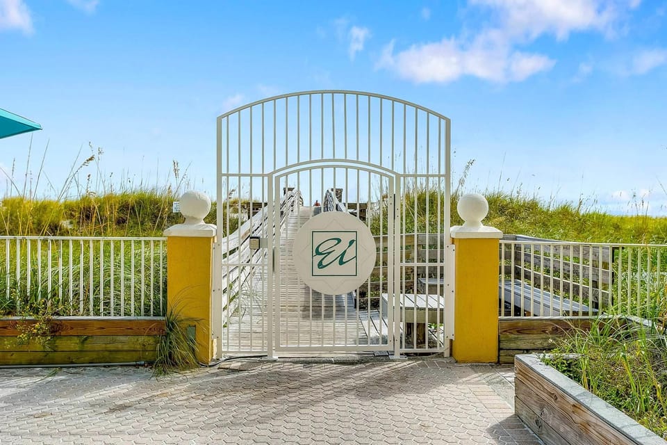 Apartment, Multiple Beds (Emerald Isle unit 406) | Property grounds