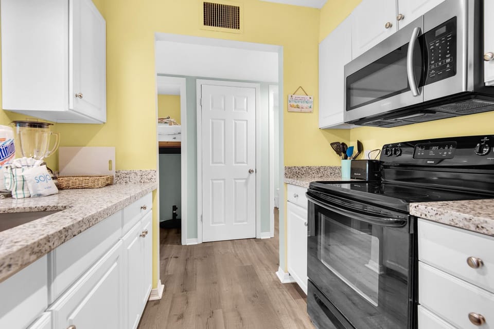 Apartment, Multiple Beds (LaBahia 126 - Perfectly Sea-Sunned) | Private kitchen | Oven, toaster, paper towels