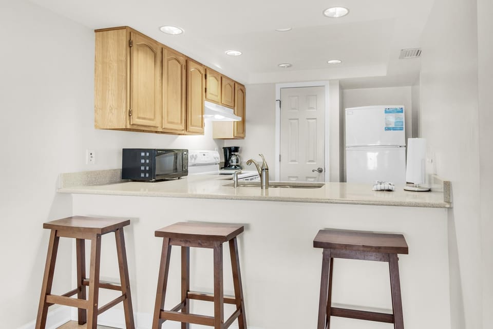 Apartment, 1 King Bed with Sofa bed (Regency Towers 405 West) | Private kitchen | Oven, toaster, paper towels