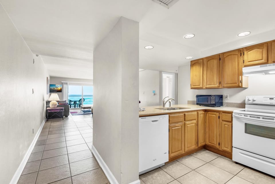 Apartment, 1 King Bed with Sofa bed (Regency Towers 405 West) | Private kitchen | Oven, toaster, paper towels