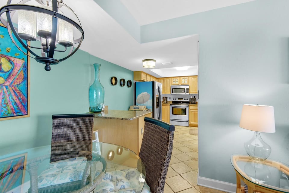 Apartment, Multiple Beds (Regency Towers 702 West- Azure Pleasu) | Dining