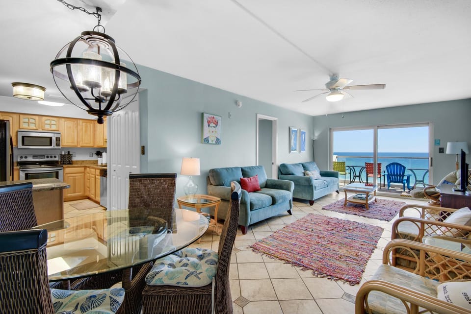 Apartment, Multiple Beds (Regency Towers 702 West- Azure Pleasu) | Interior