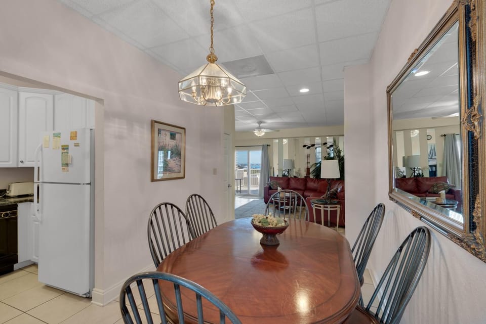 Apartment, 1 King Bed with Sofa bed (Sans Souci unit 401) | Dining
