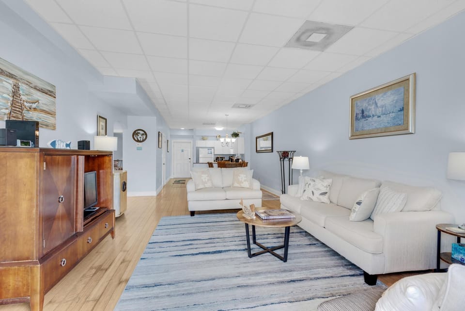 Apartment, Multiple Beds (Sans Souci unit 705) | Living area | TV