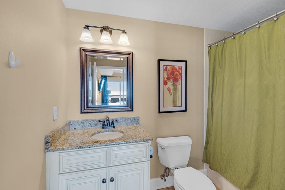 Emerald Isle Unit 202 Apartment in Pensacola Beach