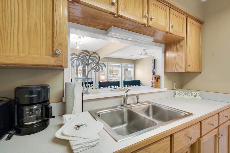 Apartment, 1 Queen Bed with Sofa bed (LaBahia 128) | Private kitchen | Oven, toaster, paper towels