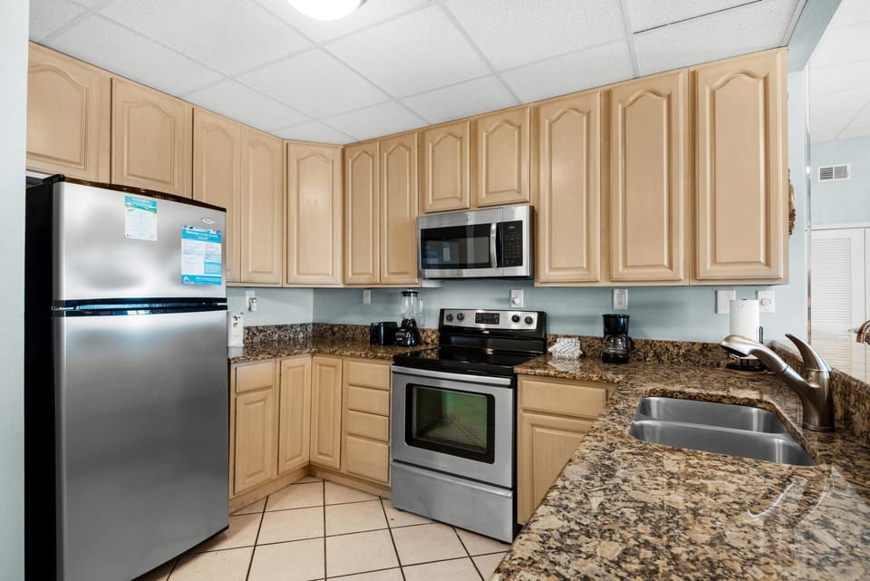 Apartment, Multiple Beds (Sans Souci unit 104) | Private kitchen | Oven, toaster, paper towels