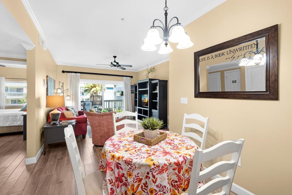 Apartment, Multiple Beds (Villas on the Gulf unit J7) | Dining