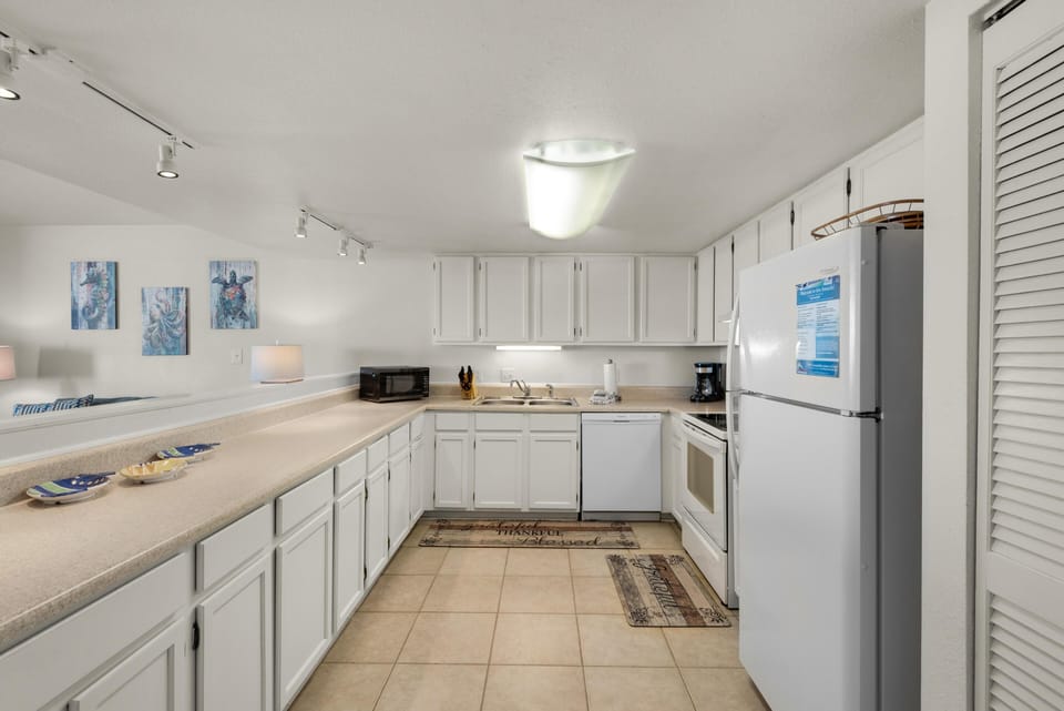 Condo, Multiple Beds (Starboard Village 423) | Private kitchen | Oven, toaster, paper towels