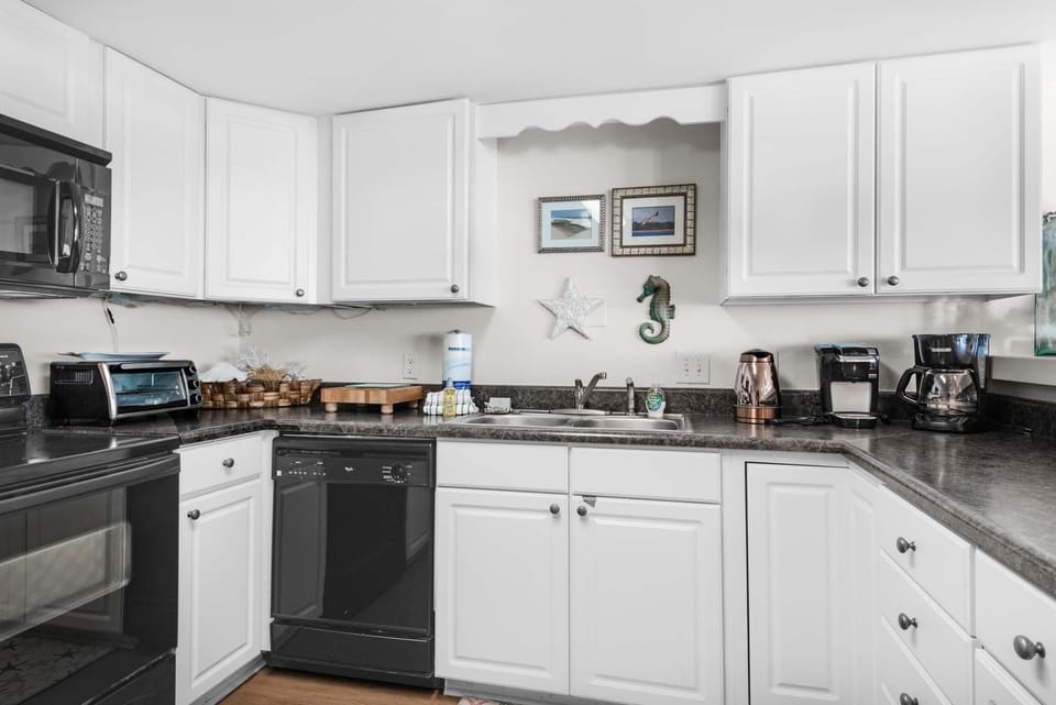 Condo, Multiple Beds (Starboard Village 424- Beach Haven) | Private kitchen | Oven, toaster, paper towels