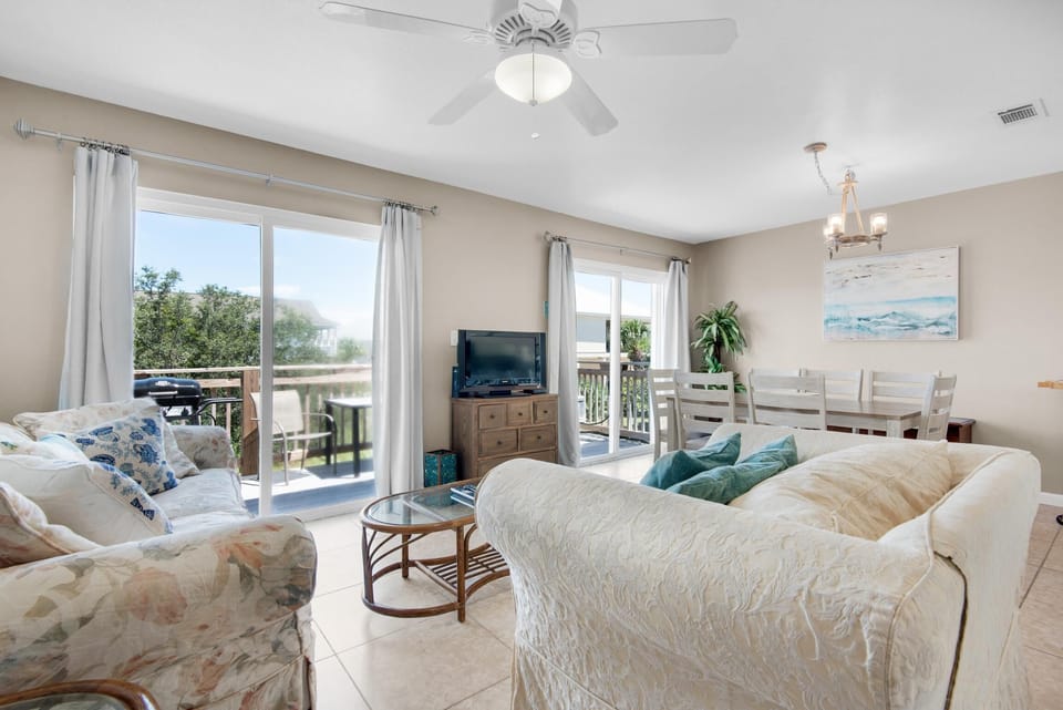 House, Multiple Beds (Moon Tide Cottage) | Living area | TV