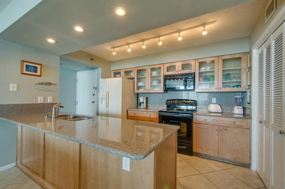 Apartment, 1 Queen Bed with Sofa bed (Tristan Towers unit 13C) | Private kitchen