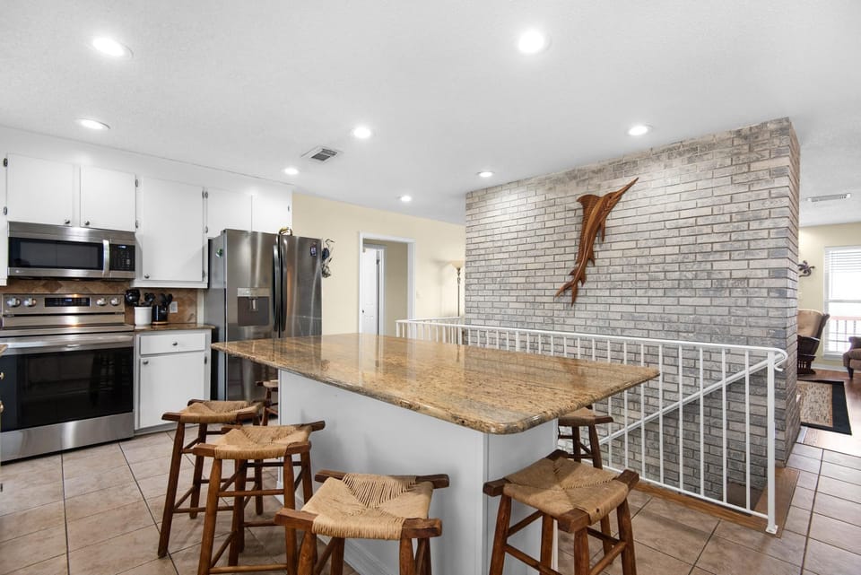 House, Multiple Beds (Barefoot & Buzzed) | Private kitchen | Oven, toaster, paper towels