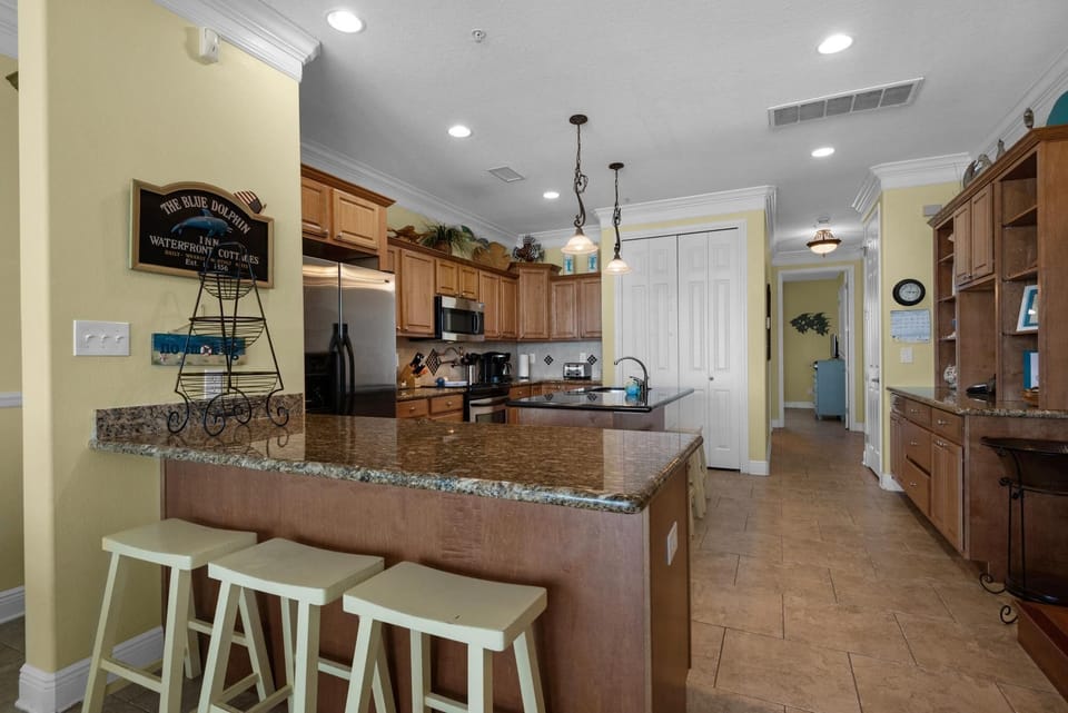 Condo, Multiple Beds (White Sands 427) | Private kitchen | Oven, toaster