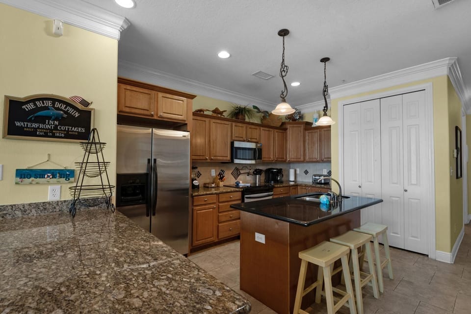 Condo, Multiple Beds (White Sands 427) | Private kitchen | Oven, toaster