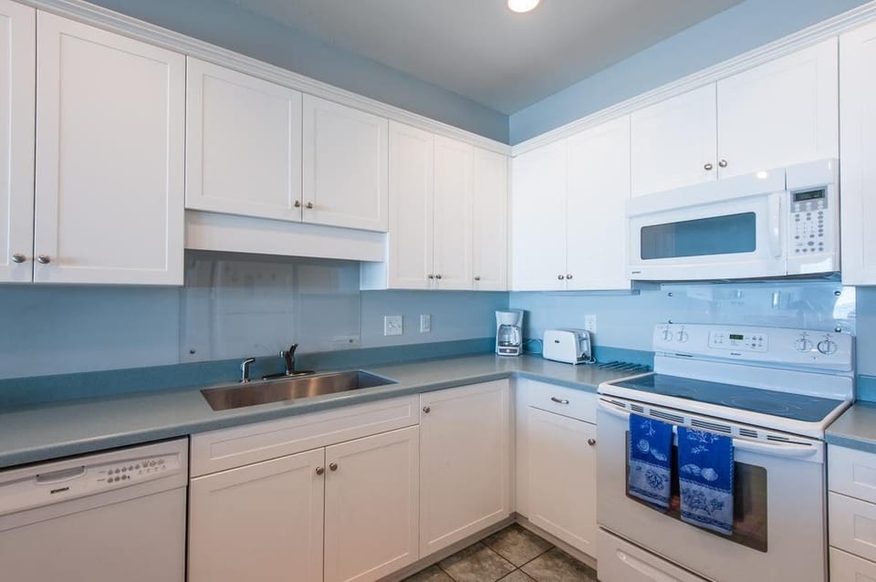 Condo, Multiple Beds (White Sands 449) | Private kitchen | Oven, toaster