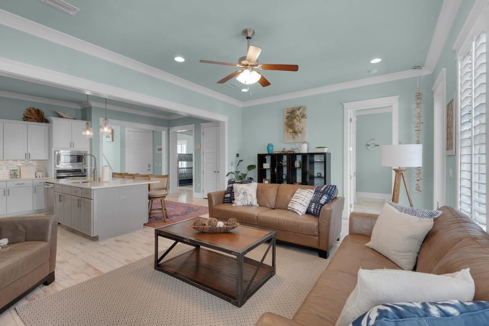 House, Multiple Beds (Dream Maker) | Living area | TV