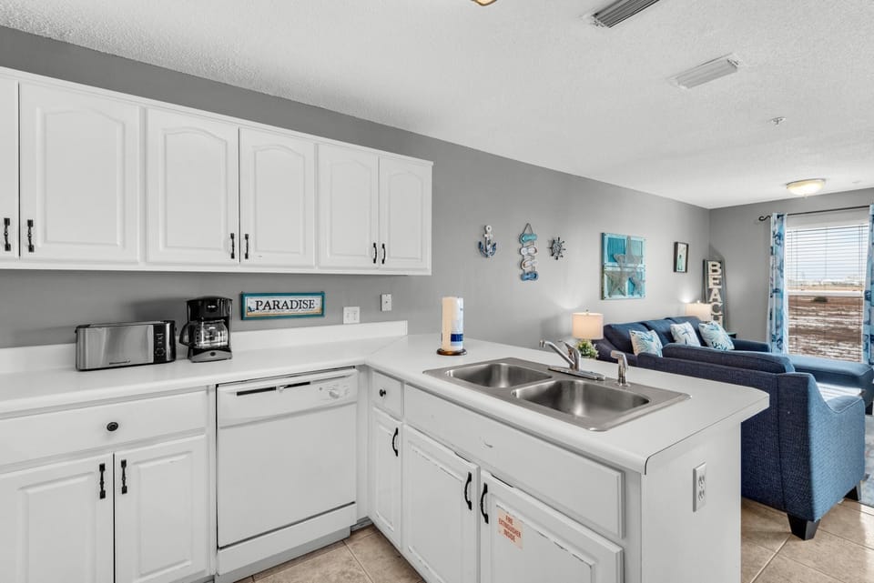 Apartment, Multiple Beds (Gulf Island 313) | Interior