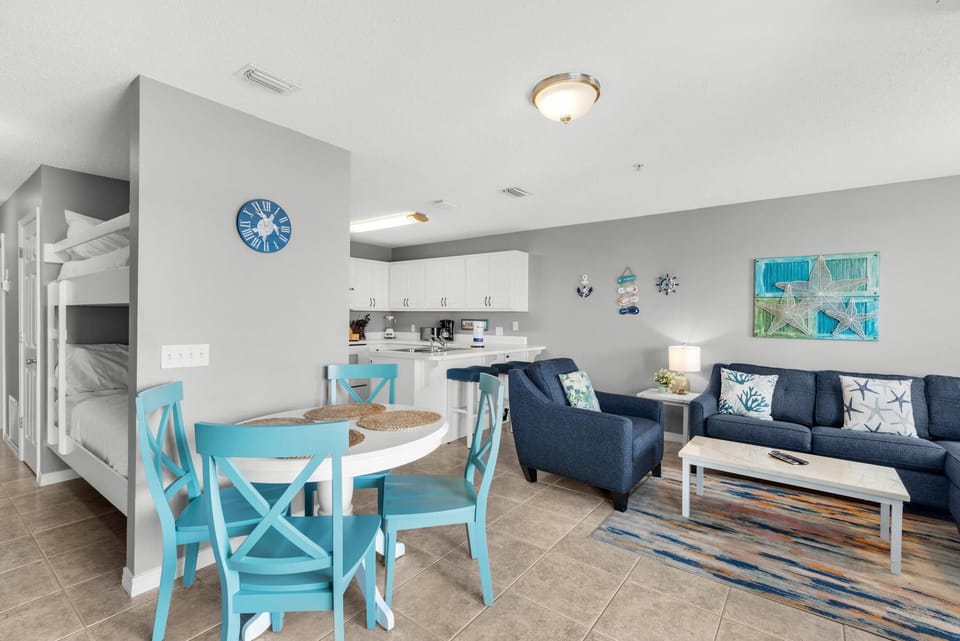 Apartment, Multiple Beds (Gulf Island 313) | Dining